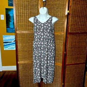 J. Jill Wearever dress w POCKETS! Measuremts in pics. Flattering flowy fabric